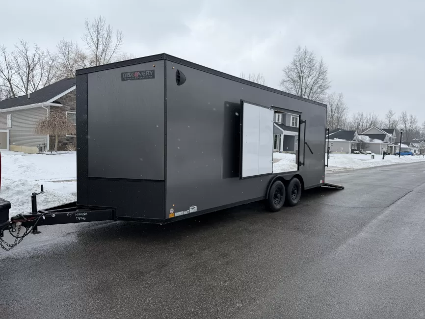 DISCOVERY ENCLOSED GRAY (Enclosed) rental photo 2