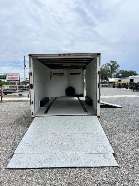 Lark ENC18 (Enclosed) rental photo 2