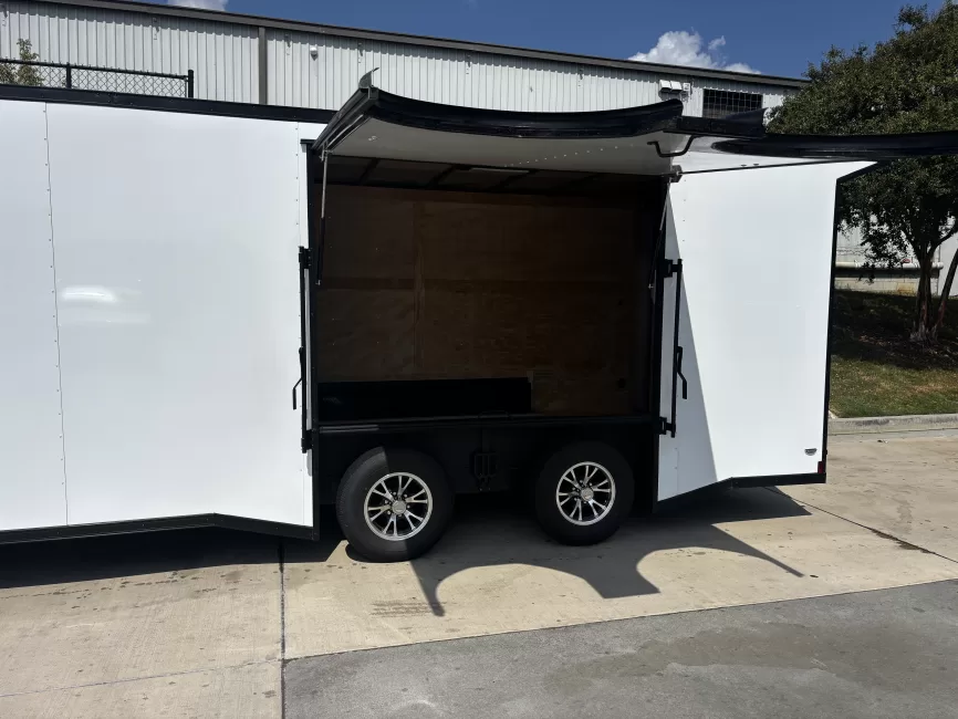 #19 20' Enclosed (Enclosed) rental photo 2