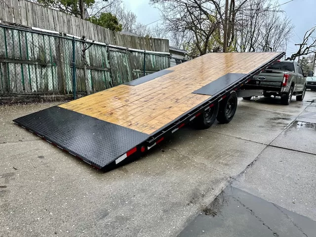 PJ Trailers- No Winch 22 14k Deckover (Tilt) rental from DDT Rentals