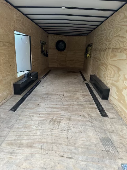 24ft Enclosed trailer (Car) rental photo 2