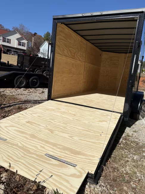 7x16 Enclosed trailer (Car) rental photo 2