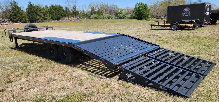 Lamar Flatbed 102"x24' Deckover (Equipment) rental photo