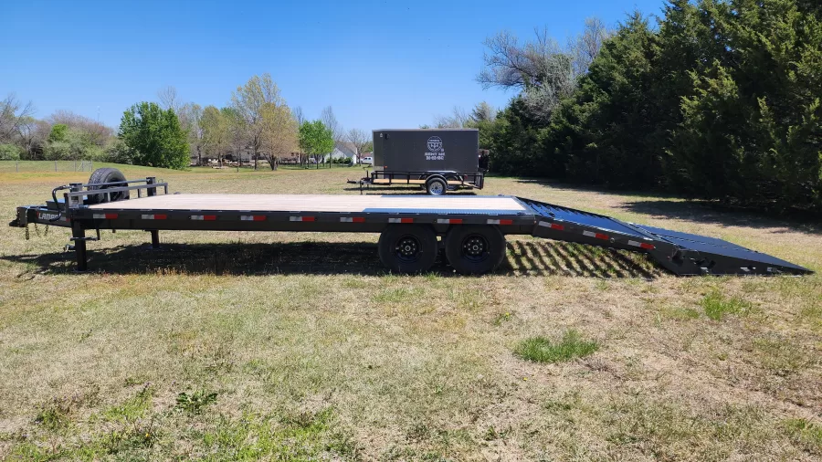 Lamar Flatbed 102"x24' Deckover (Equipment) rental photo