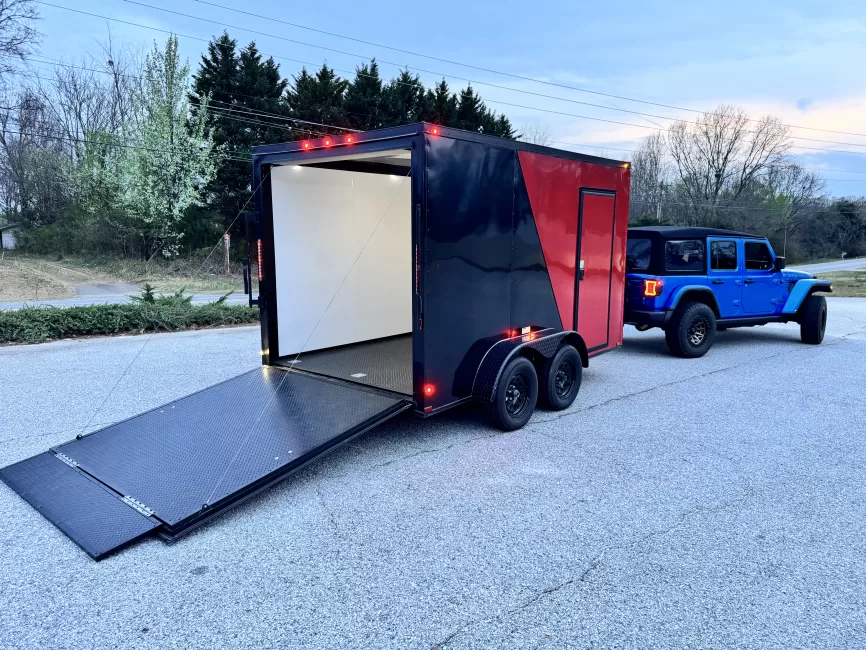 Fast Cargo Motorcycle (Enclosed) rental photo 6