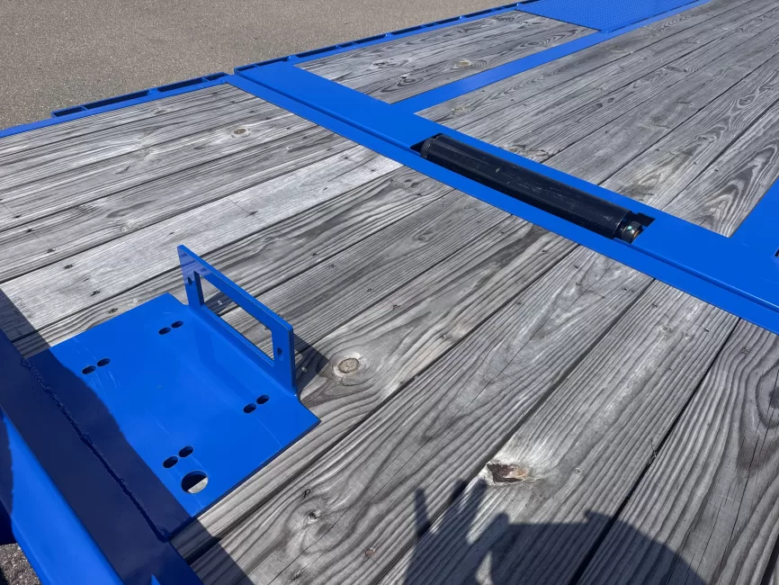 Maxx-D 24ft Blue 17k Tilt (Deckover) rental photo 2