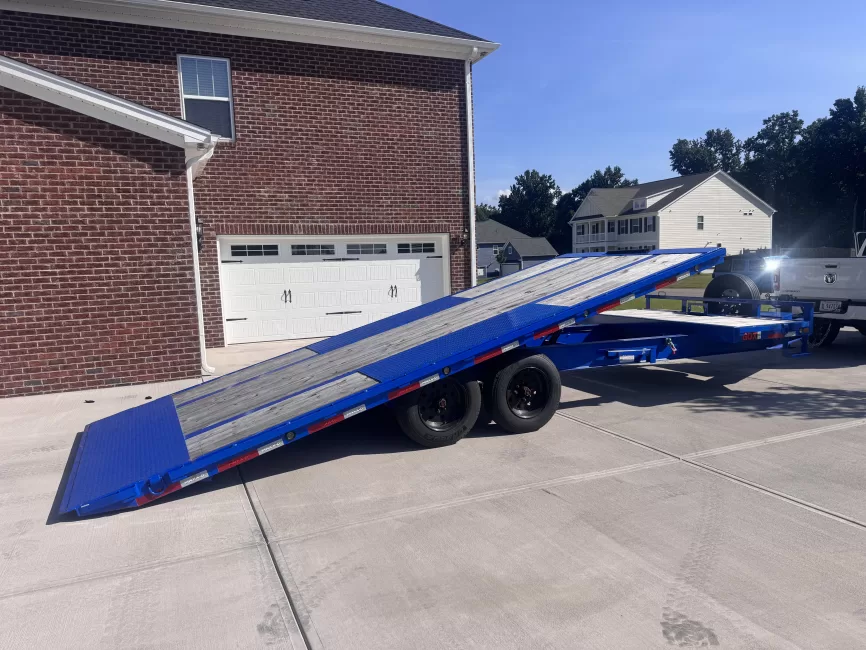 Maxx-D 24ft Blue 17k Tilt (Deckover) rental photo 4