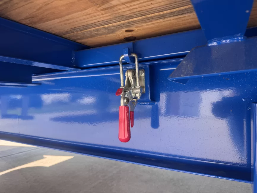 Maxx-D 24ft Blue 17k Tilt (Deckover) rental photo 5
