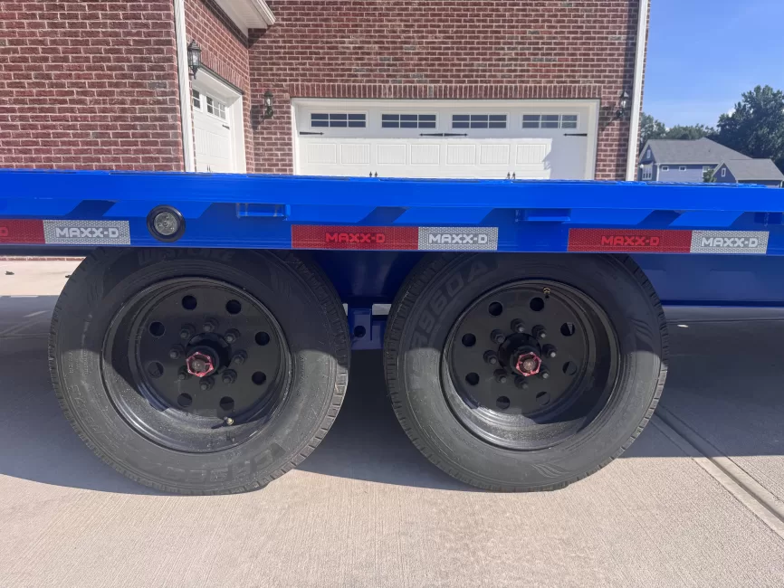 Maxx-D 24ft Blue 17k Tilt (Deckover) rental photo 7