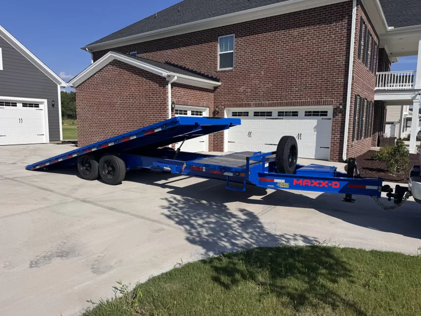 Maxx-D 24ft Blue 17k Tilt (Deckover) rental photo 8