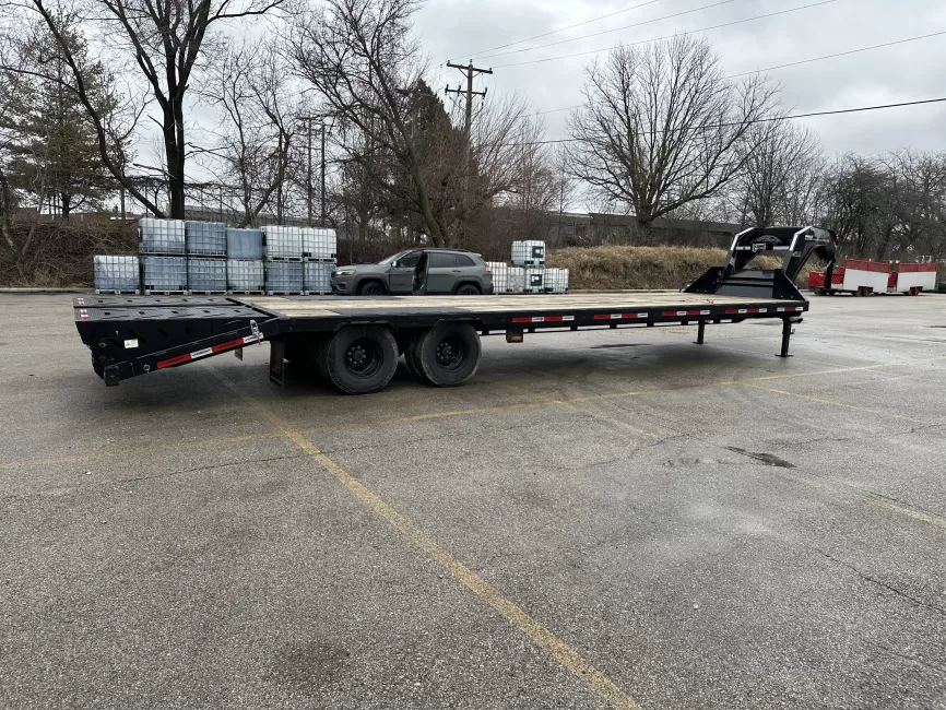 Horizon FHZGN-32' MR 10K (Flat Deck) rental from Northern Illinois Trailer Rentals